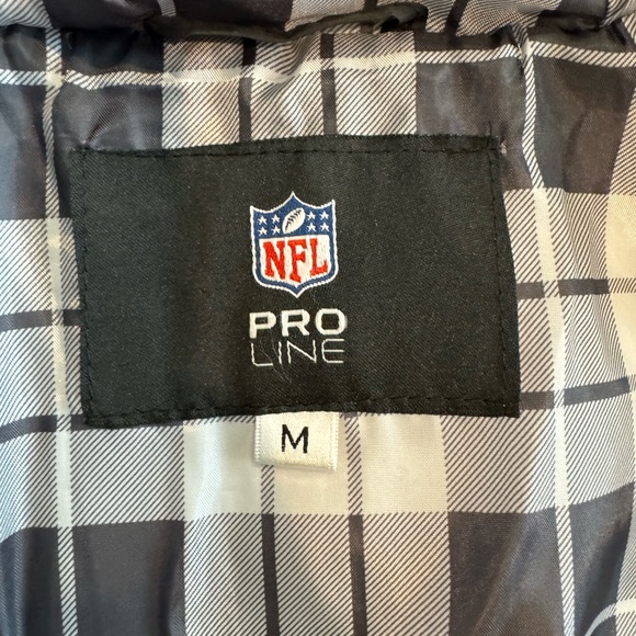 Men’s NFL Pro Line Las Vegas Raiders Puffer Jacket M Excellent Condition - Picture 8 of 9